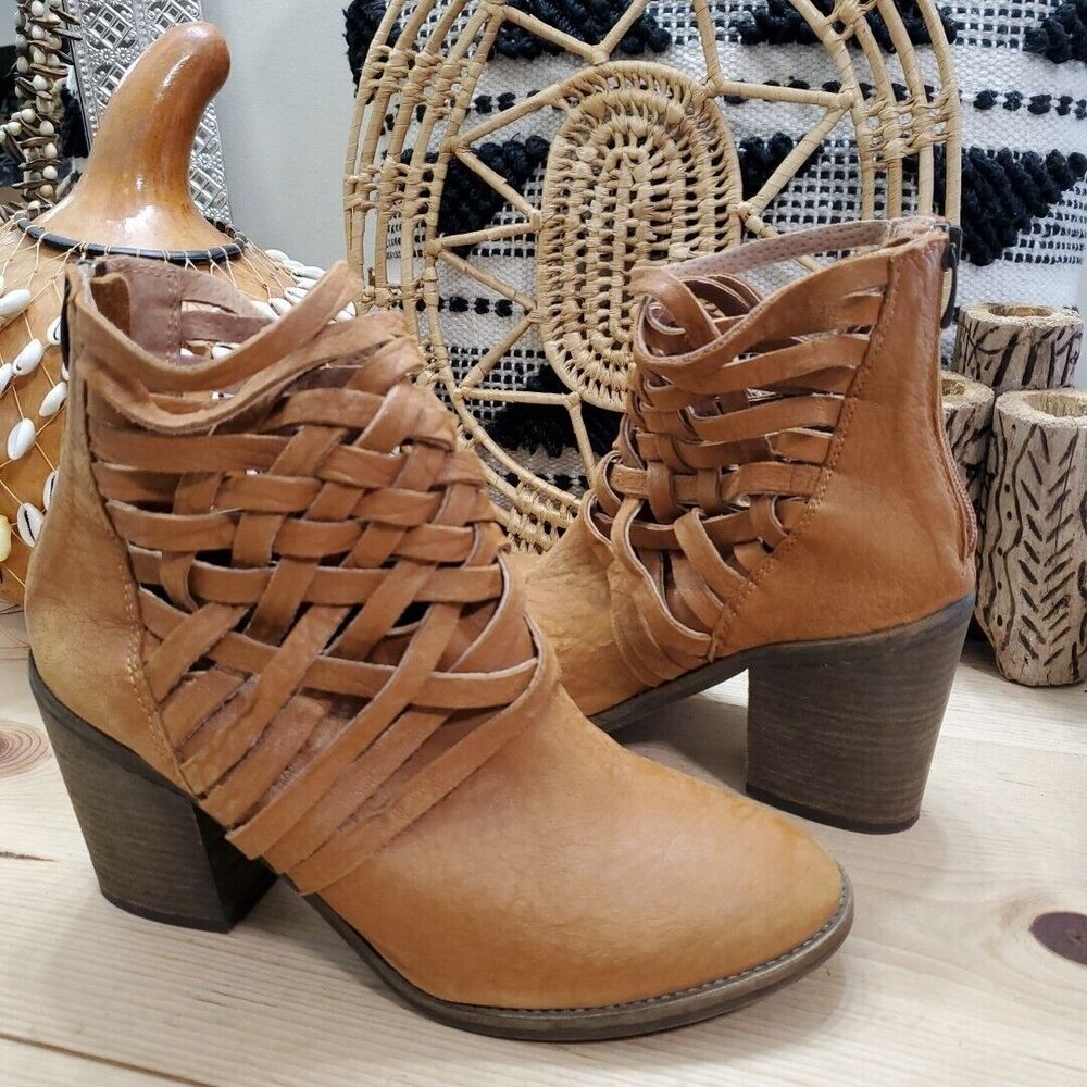 EUC Free People Carrera Tan Bootie Woven Crisscrossed Leather Chunky Heel 10/40